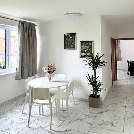 Apartment Cozy Near Centre Prague